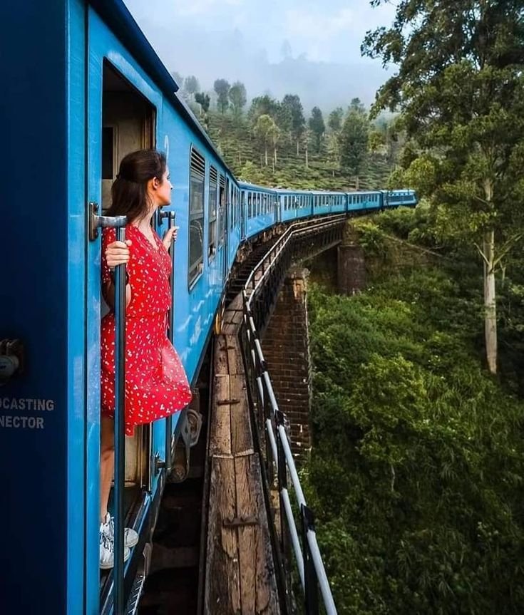 kandy-to-ella-train-ride-Sri-Lanka.jpg