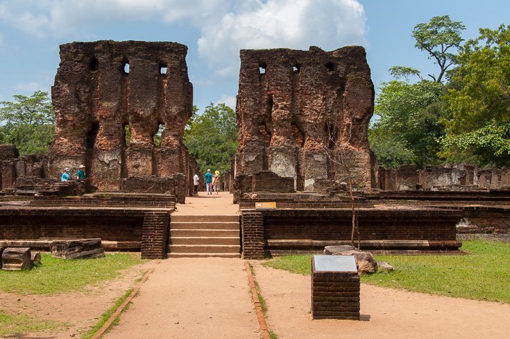 polonnaruwa-tourhubtravel.jpg