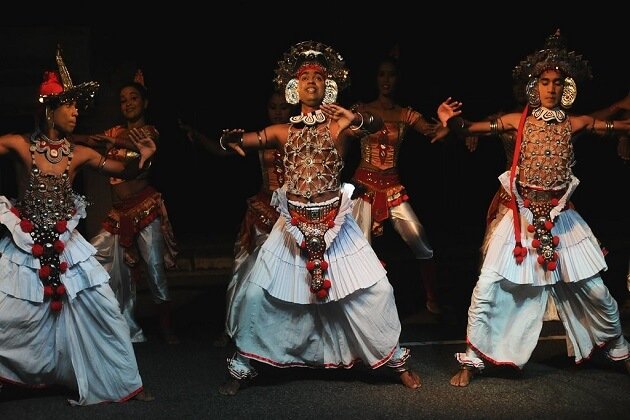 traditional-dance-tourhubtravel-sri-lanka.jpg
